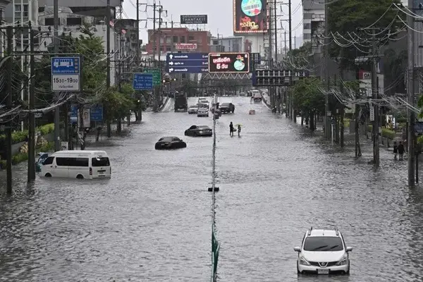 Bangkok sott'acqua: la Terra presenta il conto, e non è solo un problema thailandese